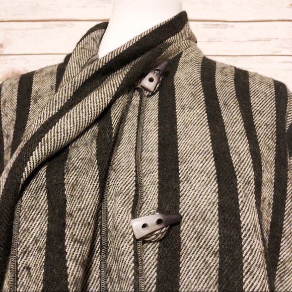 ✌🏼SOLD✌🏼{Free People} Cape/Poncho - Picture 8 of 8